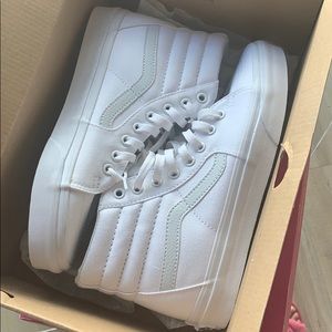 BRAND NEW Vans Sk8 Hi-Top sneaker